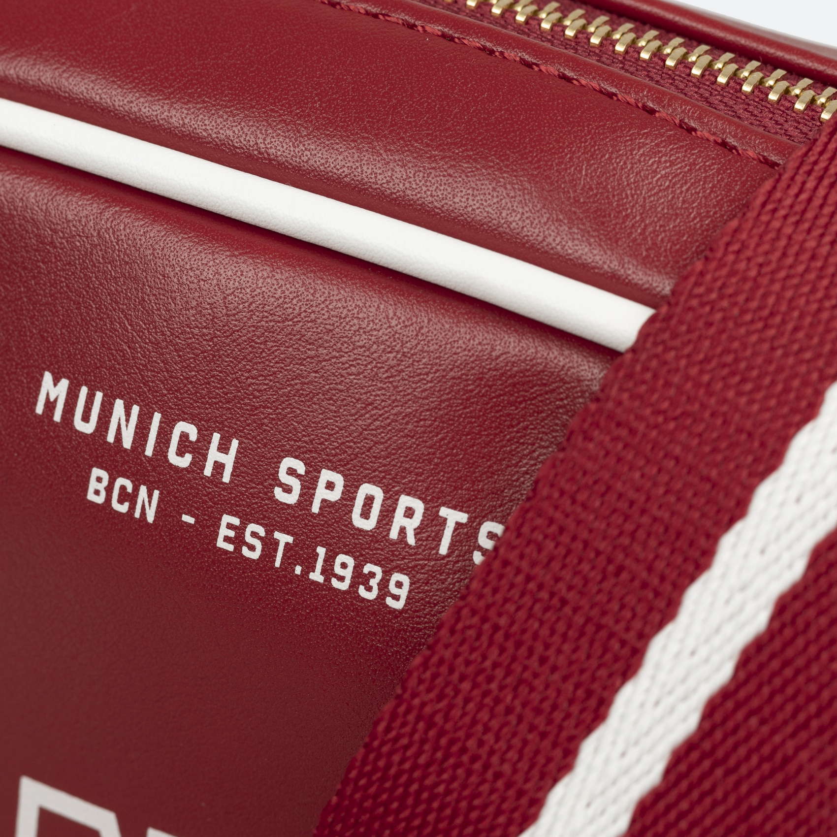 Munich 7113306 Court Crossbody Camera Red