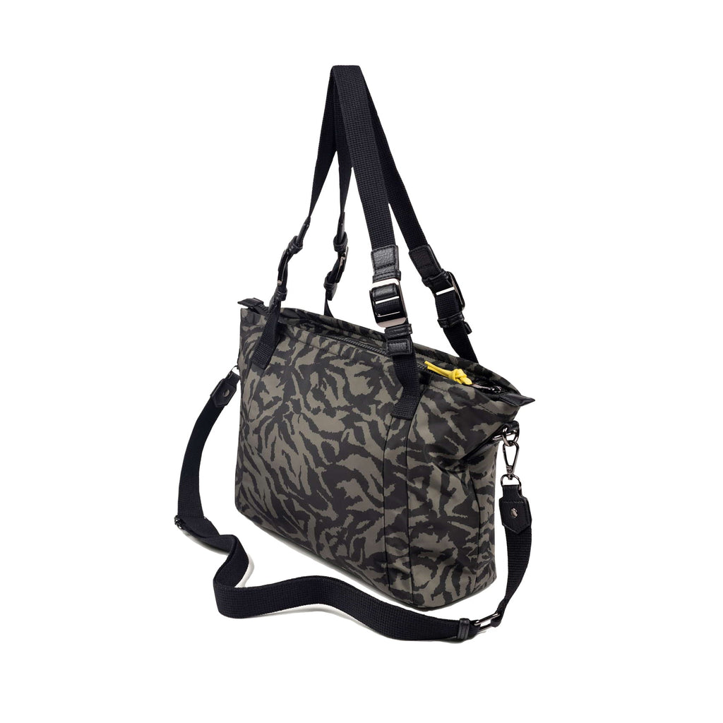 Munich Zone Crossby Tote Print Tiger Khaki 7113538