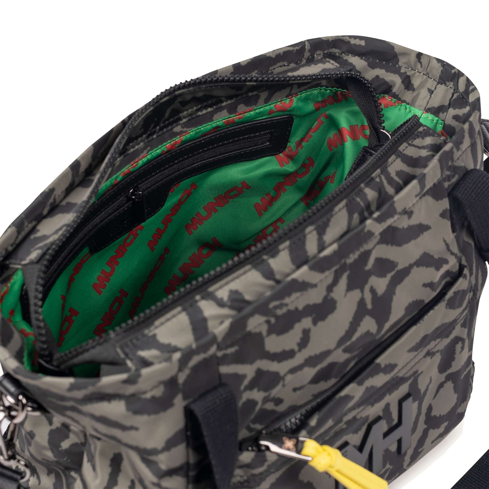 Munich Zone Crossby Tote Print Tiger Khaki 7113538