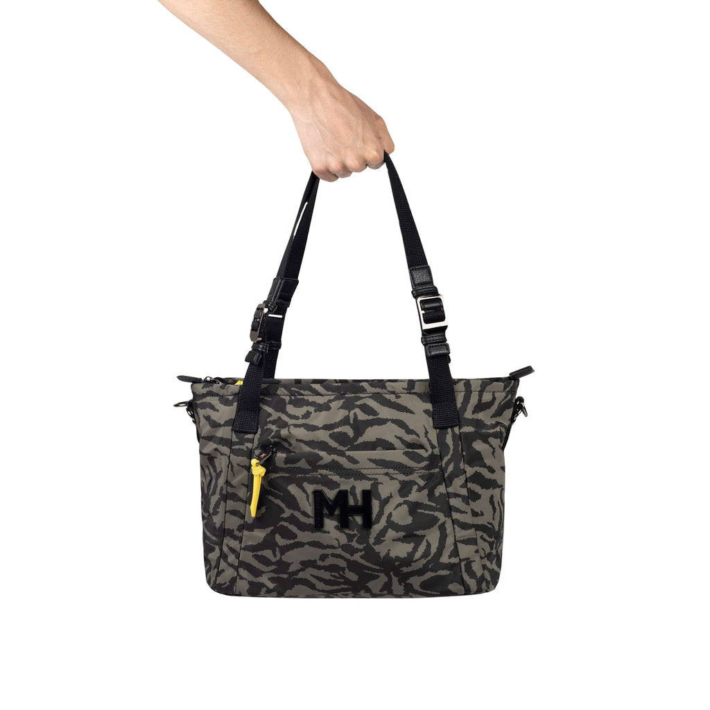 Munich Zone Crossby Tote Print Tiger Khaki 7113538