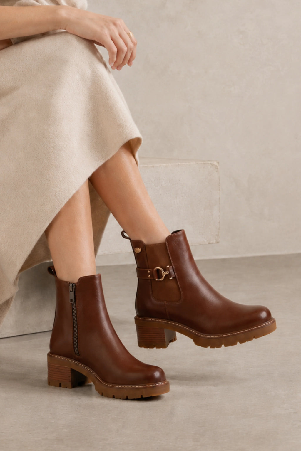 BOTINE CLÁSICO DE MUJER CON TACÓN Y HEBILLA | 2623 PU MARRON