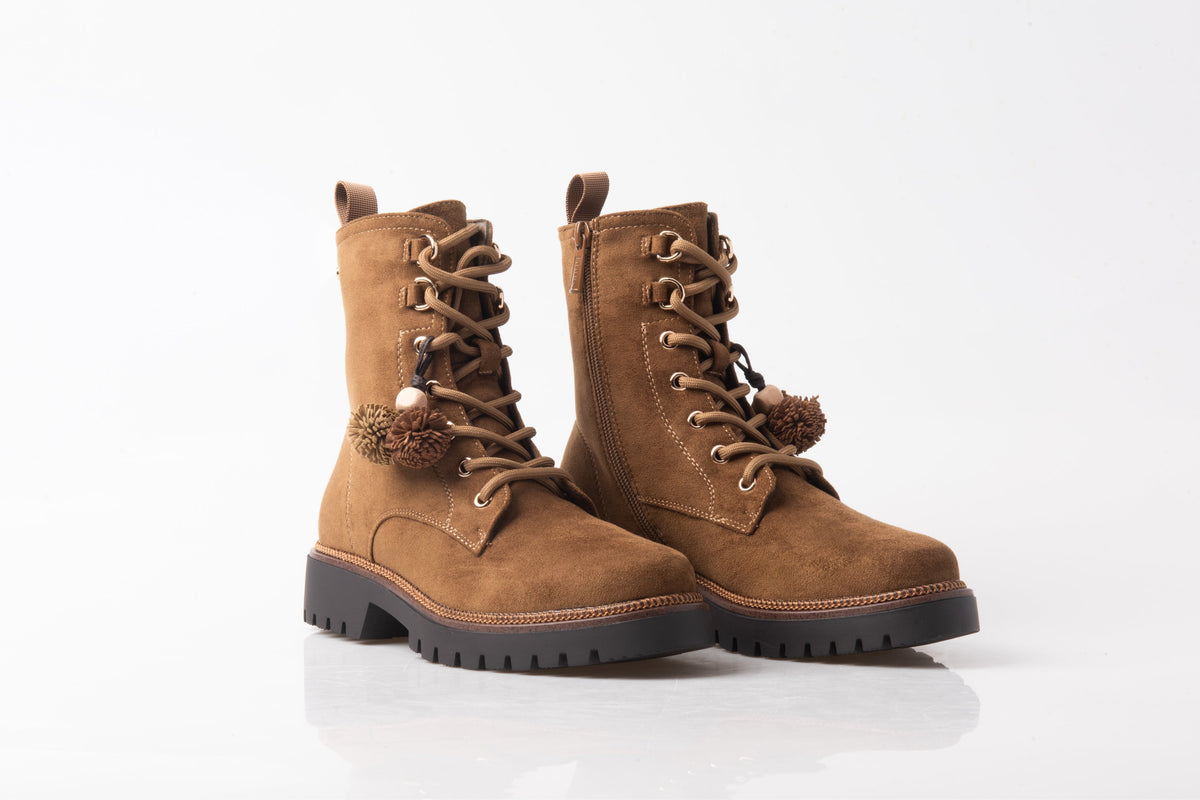 BOTÍN CAMEL DE MUJER CON CORDONES Y SUELA TRACK | 2762 ANTE Camel