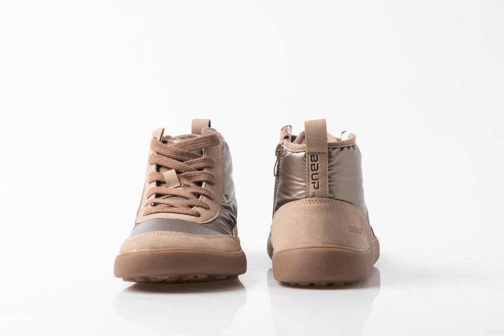 ZAPATILLA BAREFOOT ALTA BEIGE DE MUJER CON DETALLES METALIZADOS | 2702 Taupe