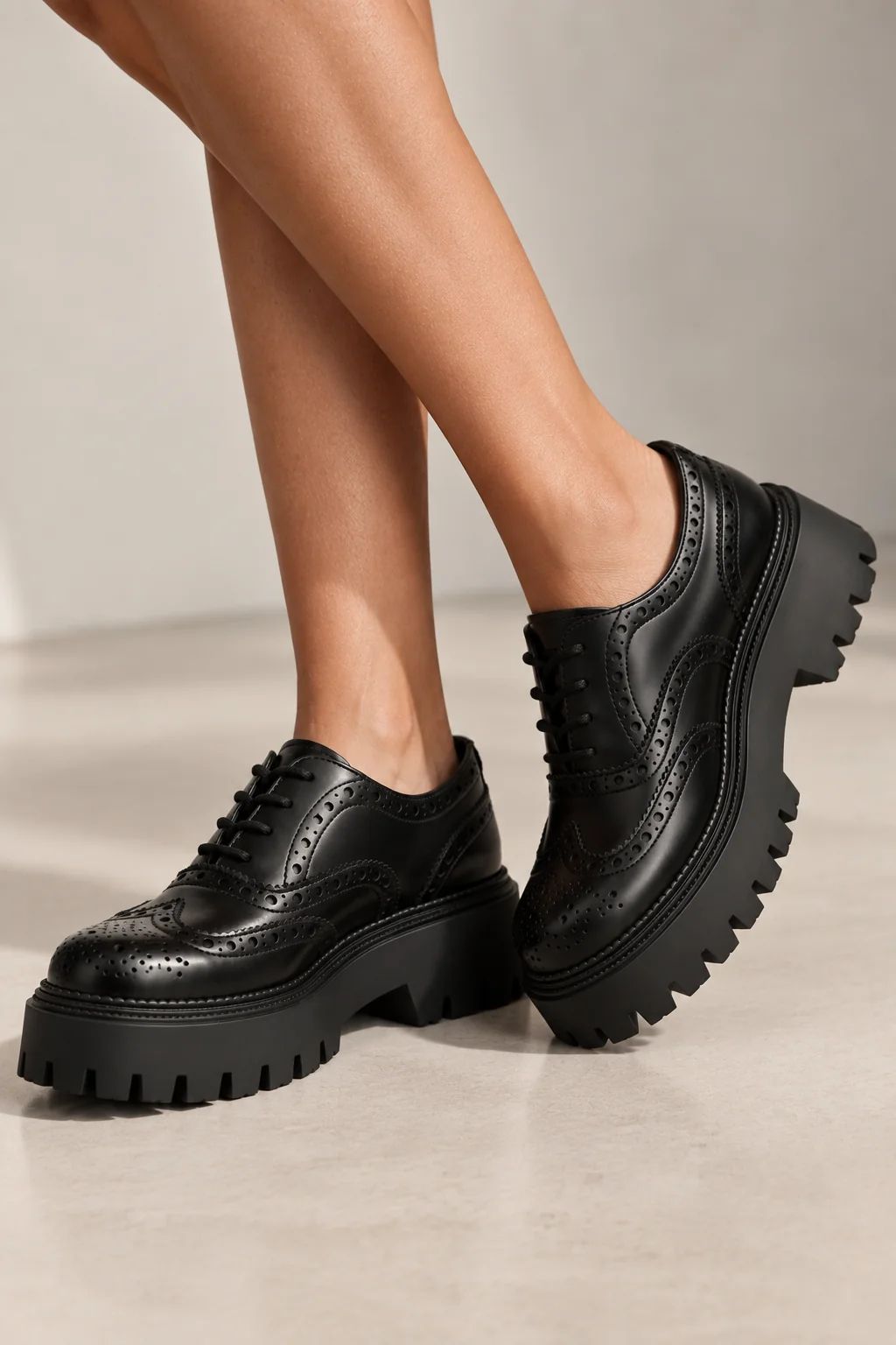 ZAPATOS BLUCHER NEGRO DE MUJER EN SUELA TRACK | 2607 PU Negro